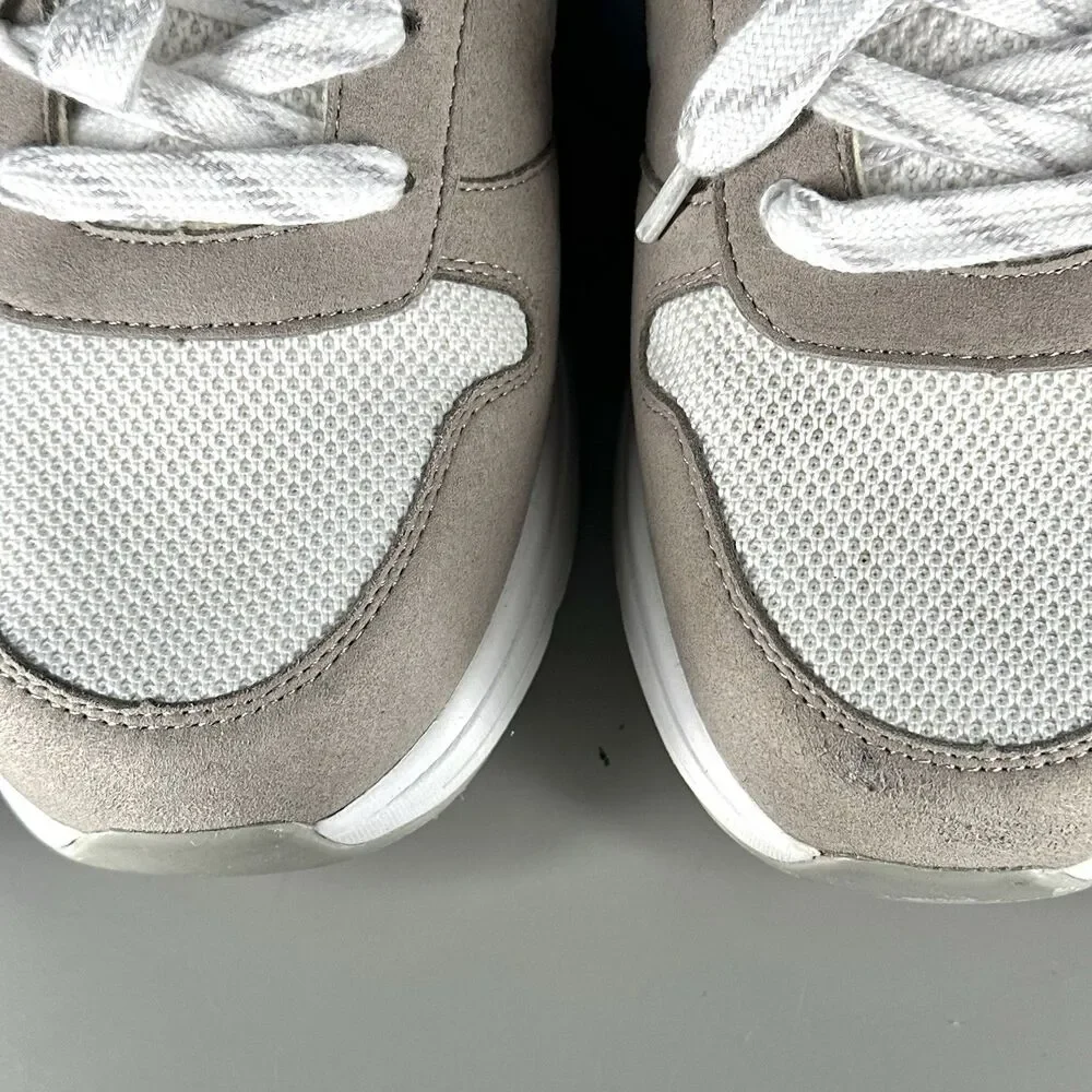 Zeba Shoes Women's Size  9.5 White Sand Hands Free Lace Up Sneakers - Picture 5 of 16